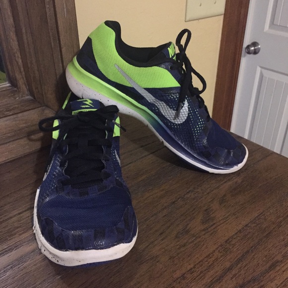 Nike Other - EUC NIKE Boys shoes 💚